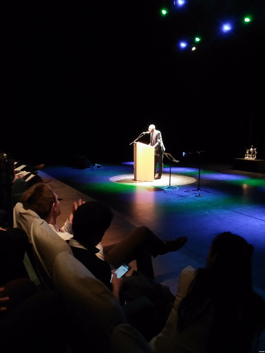 Johan Ondua est le 5ème candidat à passer derrière le pupitre du #concourseloquence <a href="/uvsq/">UVSQ</a> <a href="/UnivParisSaclay/">Université Paris-Saclay</a>