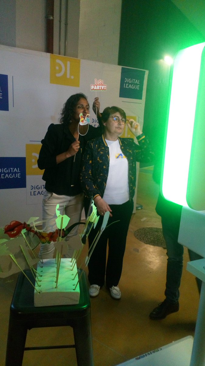 [#AG] Venez profiter du #photobooth comme Catherine de <a href="/lebivouac_/">Le Bivouac</a> et Sonia de <a href="/GRDF/">GRDF</a> ! 😎📸 #league #photo #digitaleague