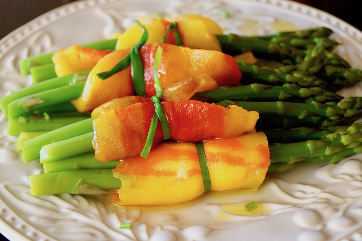 🐣 Enjoy the perfect breakfast, brunch, lunch or diner with these beautiful dishes. Enjoya pepper is the most colorful and tasteful bell-pepper to dazzle your family and friends with. 

Happy Eastern ! 

#easter #eastersunday #easterweekend #brunch #foodstagram #foodlover