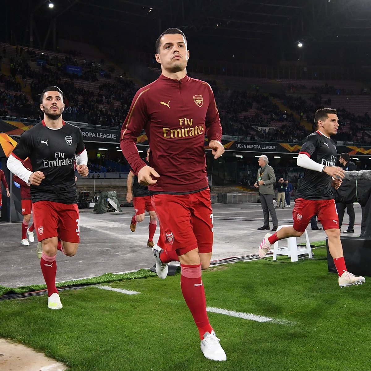 Arsenal's tweet photo. All red everything. 🔴🔴🔴

🏆 #UEL https://t.co/EoNiw2wQJa