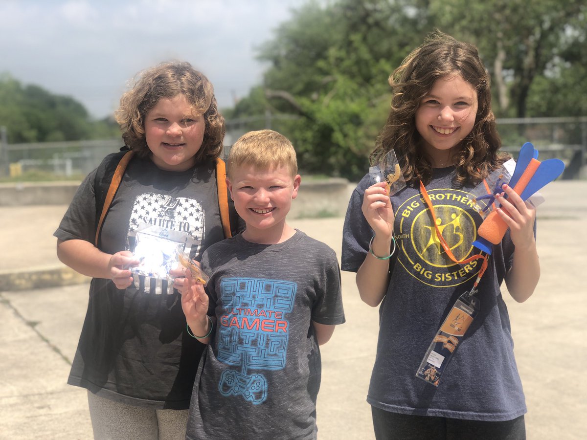 amberrtorres's tweet photo. Our APEX winners from yesterday!👍🏽🔥 https://t.co/5UBHzUlUng