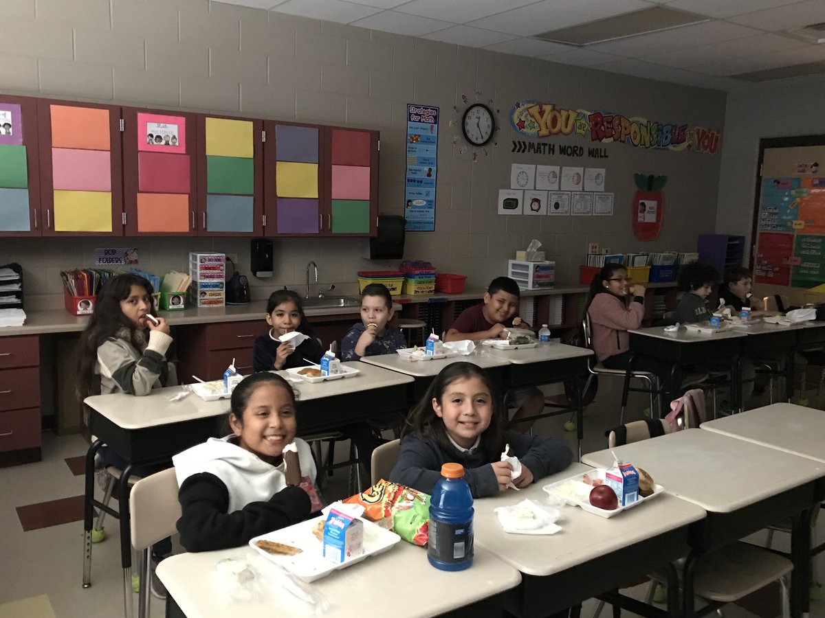 NjohnsonPierce's tweet photo. 3rd grade students got to enjoy Lunch Bunch with Mrs. Lopez and Mrs. Tinajero for scoring high on their Benchmark tests #HardWorkPaysOff #APierceStrong #OurStudentsRock https://t.co/AIRtvtKS4x
