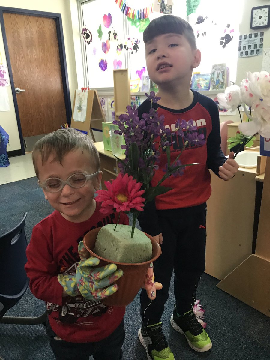 MsHadleysClass's tweet image. Finn and Lorenzo are having so much fun in our pretend flower shop this week! They are growing flowers and making arrangements! #learnthroughplay