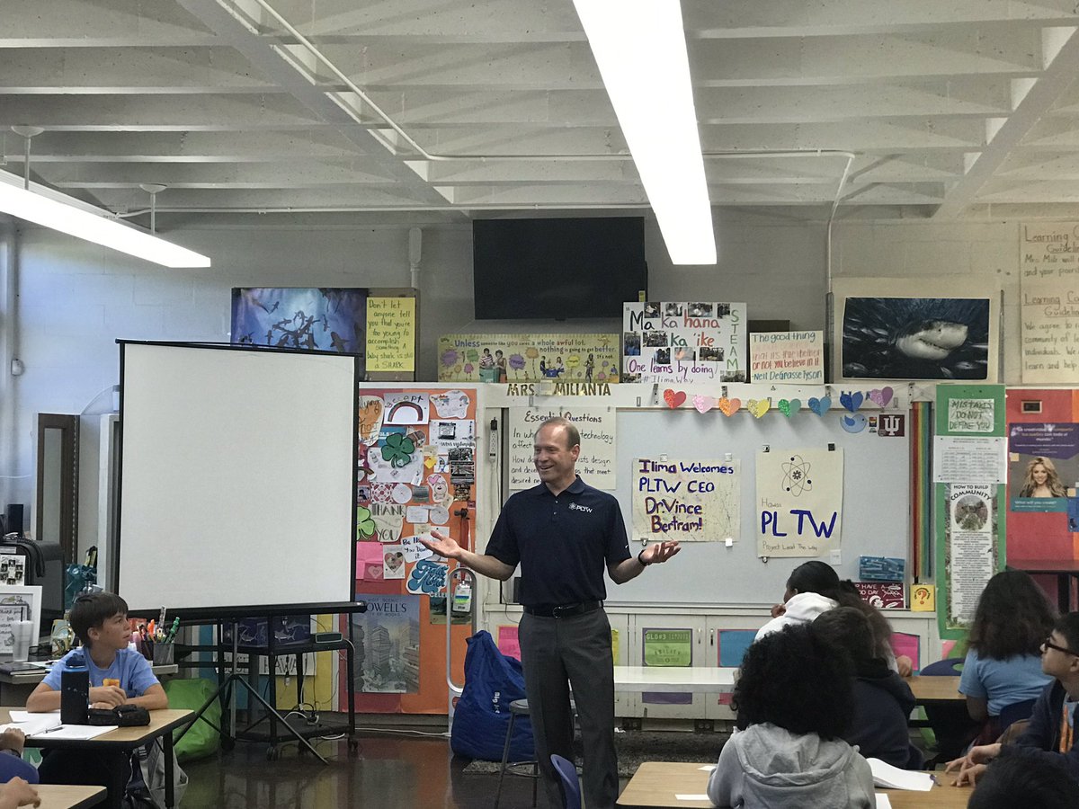 ChrisBVoyager's tweet photo. Happening right now! Mahalo @vincebertram who is speaking with our @IlimaSchool students in our STEM PLTW program taught by @MiliLaff #explore #engage #experiment #innovation #IlimaWay #Hi4PublicEd https://t.co/g8uXIgkvKO