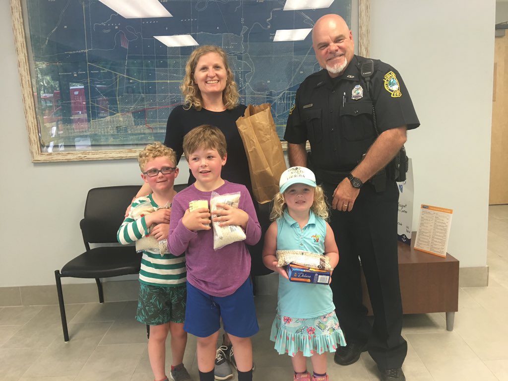 AtlanticBeachPD's tweet photo. A big thanks goes out to another outstanding ABE family for their Easter Food Donations! Thank you Allen Family! Erin (Mom) teaching Frankie, Freddy & Annie to help others!
#ABPD💙OurGreatCommunity https://t.co/Riybs6uB5x