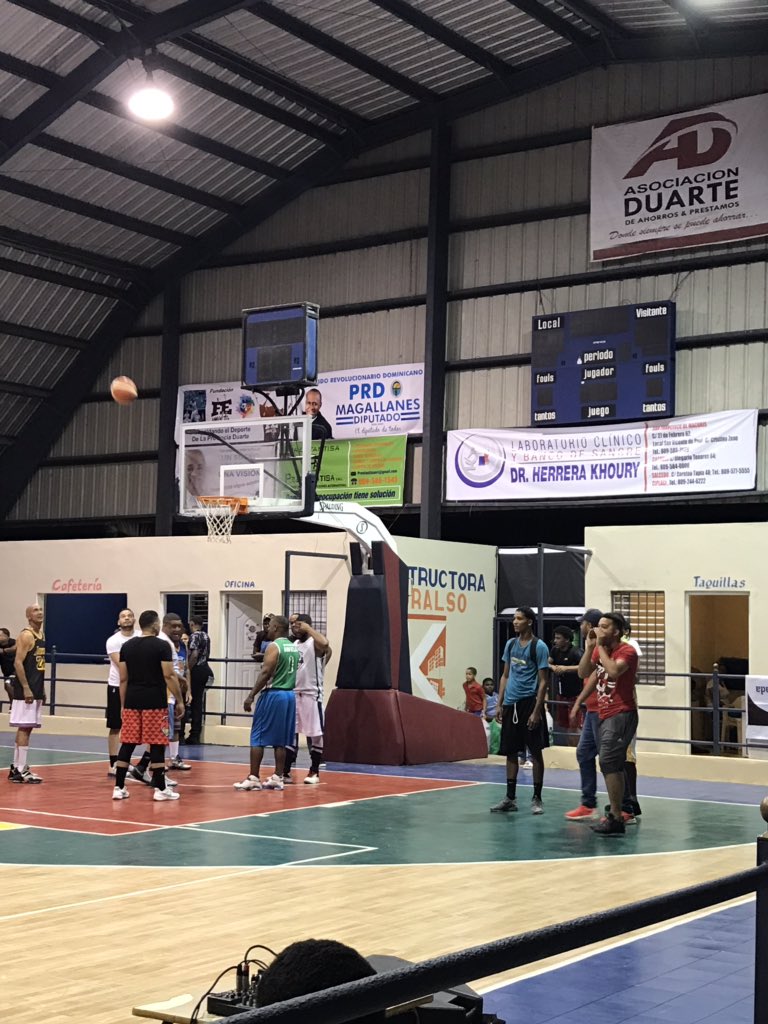 Urologodrperezg's tweet photo. Gracias a los coordinadores del equipo de Baske del #MunicipiodeCastilllo por invitarme al saque de honor de su campeonato de #SemanaSanta, al #Labherrera , #8095882666. https://t.co/prOIWqLwOx