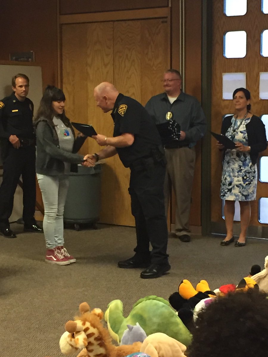 MargoSusco's tweet photo. Kids helping kids. ⁦@Tucson_Police⁩ was humbled to receive 1,200 stuffed animals from the La Paloma Lakeside (S.A.V.E.) Students Against Violence Everywhere club.  These fuzzy friends will be given out by our department to comfort children in need. #THANKYOU #community https://t.co/qgwaURxBbI