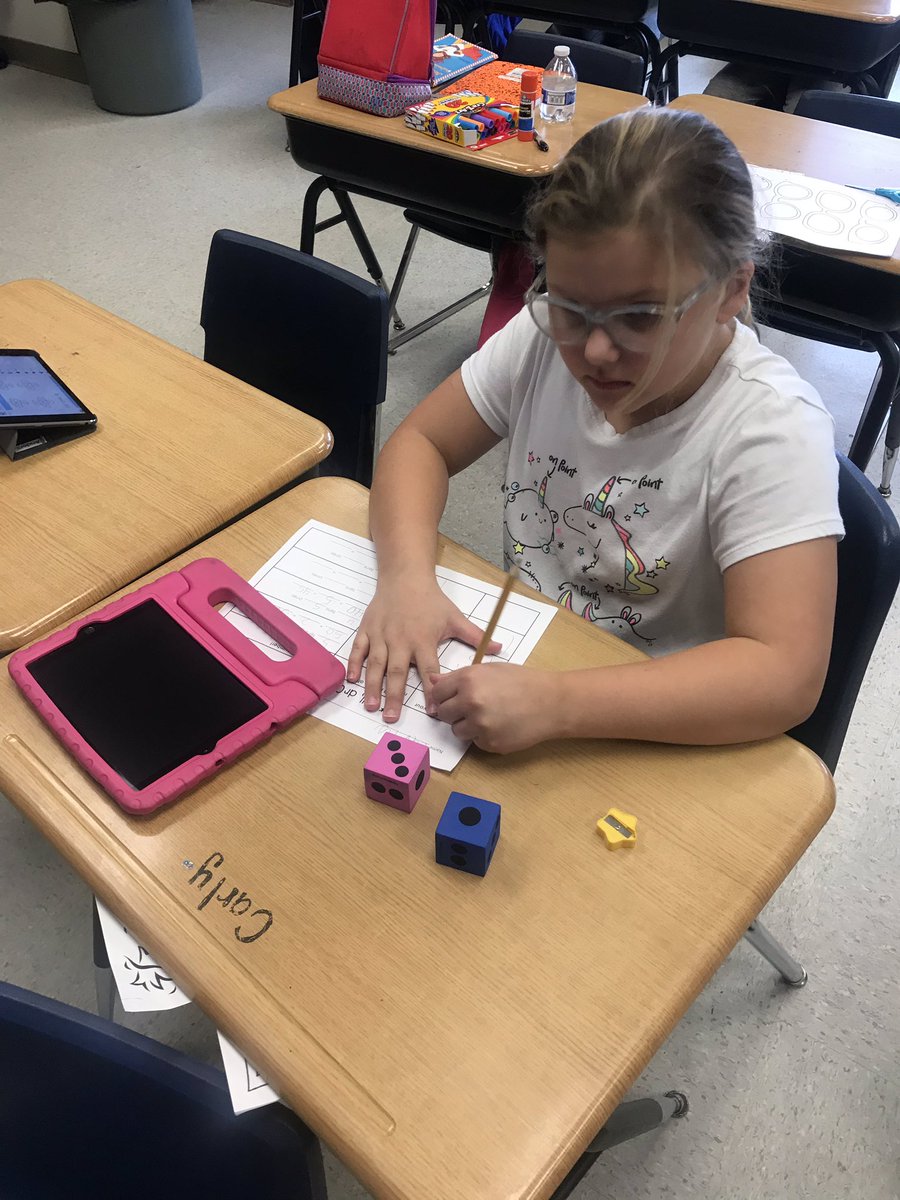 amycooper100's tweet image. #daily5math stations: Math Readers, Roll a Number, Graphing, or @seesaw

Students select their choice.