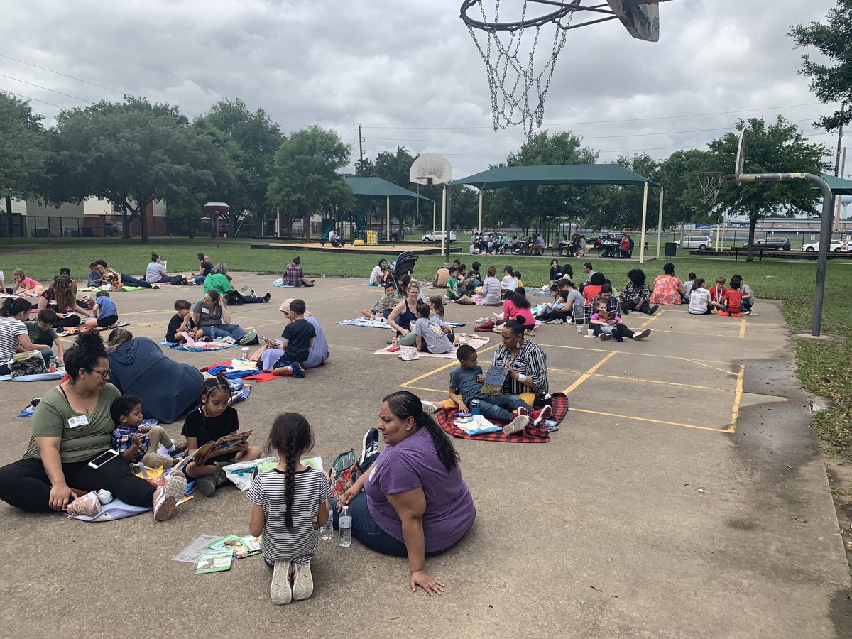 One of the best days of the year! We love having our families come to school for our annual reading picnic! #jhefirstgrade #hayeshawks <a href="/HayesHawks/">Jeanette Hayes Elem</a>
