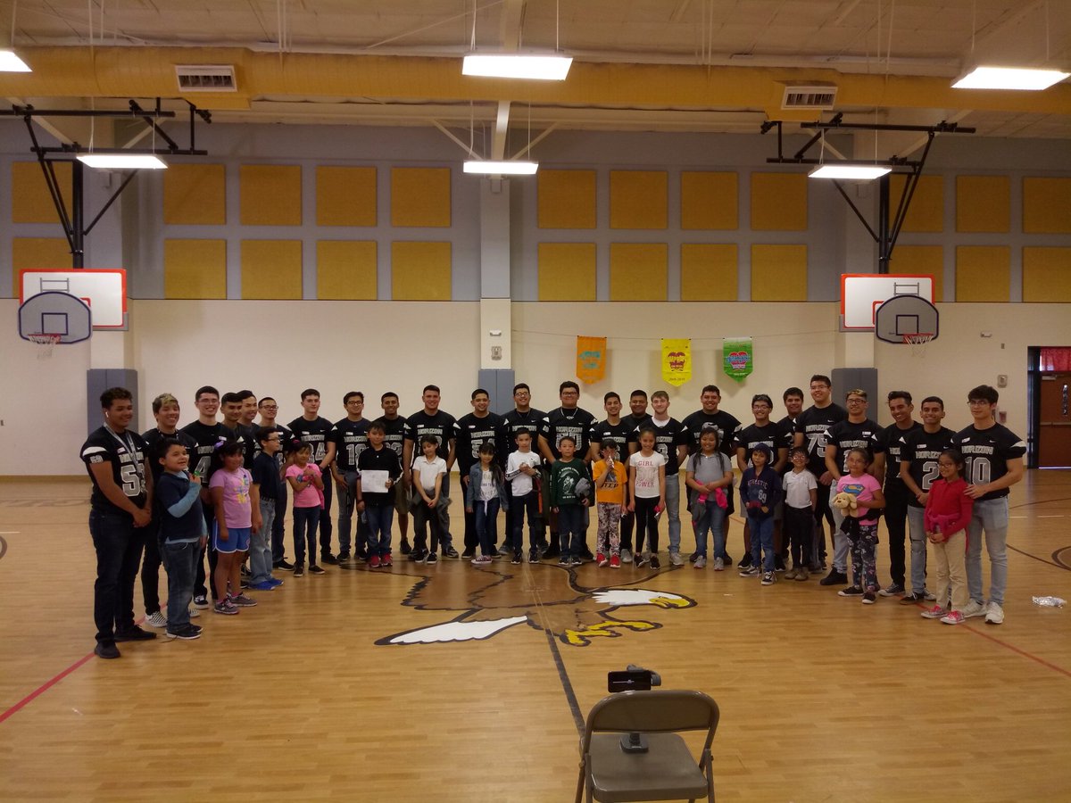 DLTeagleLibrary's tweet photo. HHS Football players with their 2nd grade reading buddies. It was a great experience for both groups. #WeAreClintISD #fmeeagles https://t.co/4itHVzseg4