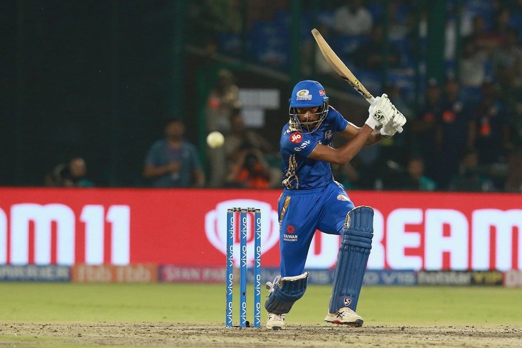 surya_14kumar's tweet photo. Maza aagaya.
Mumbai ho ya Dilli apni Paltan hai sab pe barsi.
Chahar ne toh chaar chaand laga diye aur @hardikpandya7 ne duniya hi hila daala. #completeTEAMeffort #DCvMI https://t.co/OUzWCj31Bm