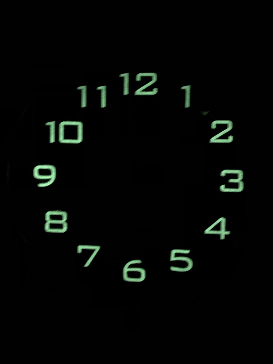 LeMasterGFX's tweet photo. Saw this on Reddit's "Crappy Design" page today... if you're designing a glow-in-the-dark clock, you should probably make sure the hands glow in the dark as well. #crappydesign #butseriouslyhireaprofessional https://t.co/Sqhp90Rm6k