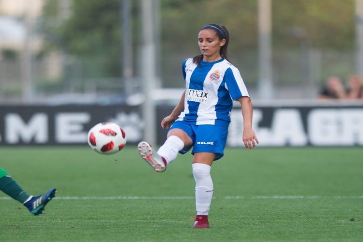 DFotofinish's tweet image. ENTREVISTA EXCLUSIVA |  @bbrendaperez (@RCDEFemeni): ”Ojalá podamos dedicar la victoria a la afición por su gran apoyo”

➡️bit.ly/2XoOgJG

#RCDEFemeni #RCDE #VOLEM #LigaIberdrola