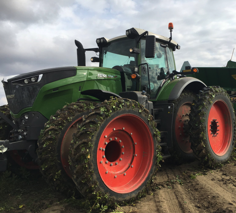 AGCOcorp's tweet photo. Dirty tires = a reminder of your day's hard work. 
 📸: Hanlon Ag Centre 
#Fendt #FendtTractor #FarmLife https://t.co/IOtpUNuoV7