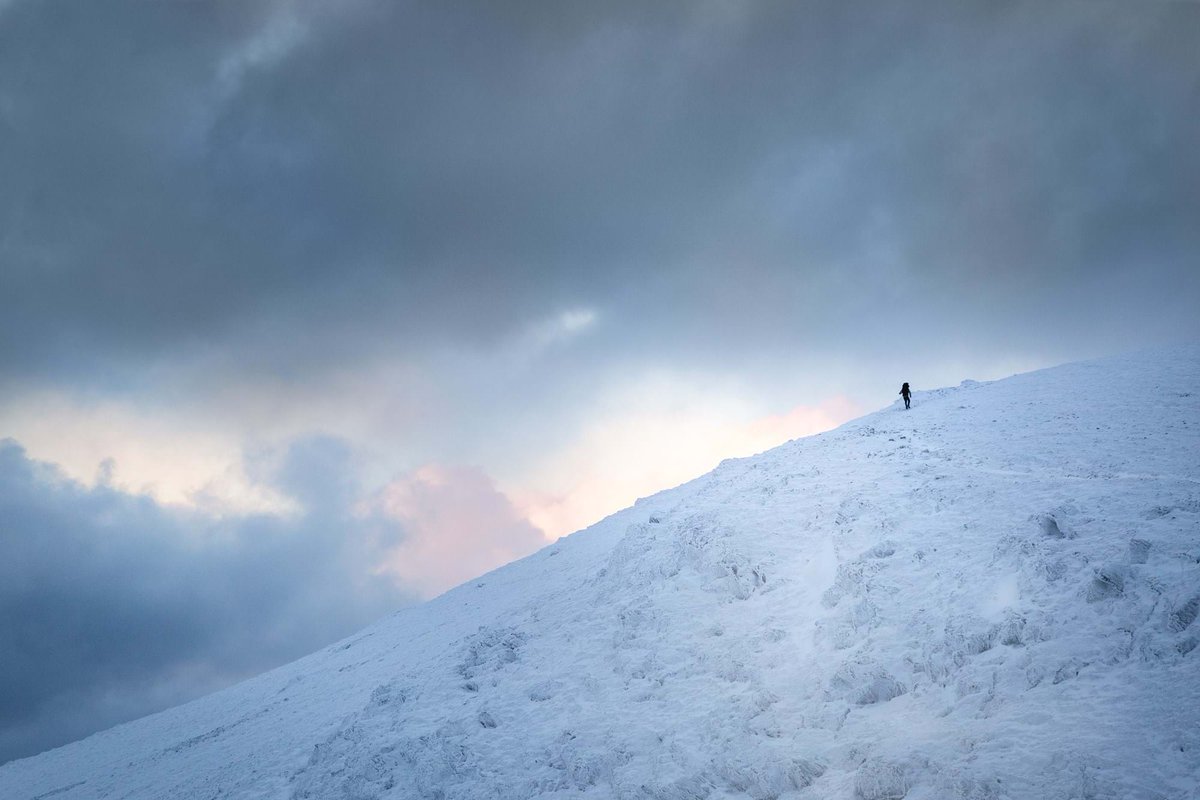 An atmospheric snap of Blencathra in the Lake District from @darylswalker. See four more of the UK's most photographic wintry peaks in our Journal: theshackletonwhisky.com/shackletons-jo…