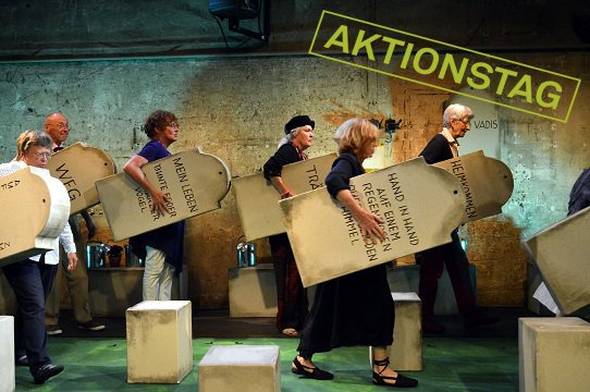 kubia_nrw's tweet photo. Der #Aktionstag am 10.5. in Bielefeld lädt dazu ein, die Kulturarbeit mit Älteren in ihrer Vielfalt zu erleben. Präsentiert werden künstlerische Produktionen, die vom Förderfonds Kultur &amp; Alter des Landes NRW unterstützt wurden: https://t.co/e6X2aGIqsD https://t.co/5qXzfQut4y