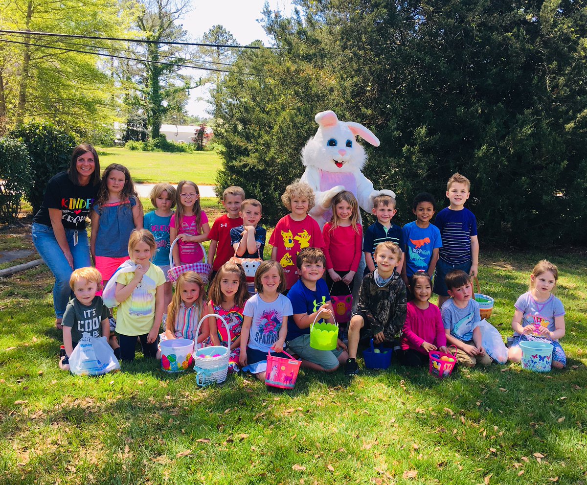 Bcrisher1's tweet photo. Look who showed up at our Easter Egg Hunt!! #currituckK12 Only 1/2 day left till Spring Break!!!🐰 https://t.co/5md2FfpSMN