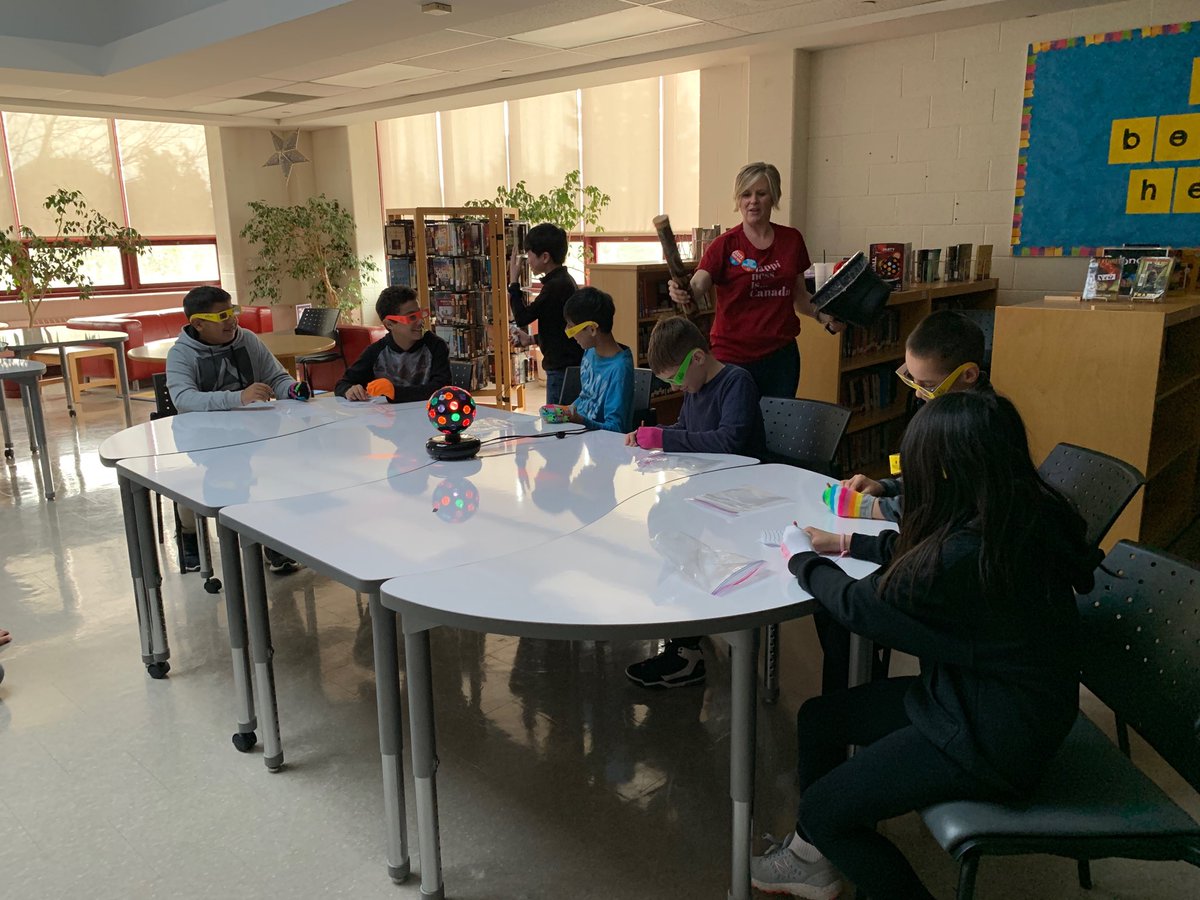 BayviewHillES's tweet photo. Learning what autism feels like ⁦@BayviewHillES⁩ #AutismAwarenessMonth #YRDSB https://t.co/4vaJV0EGLt