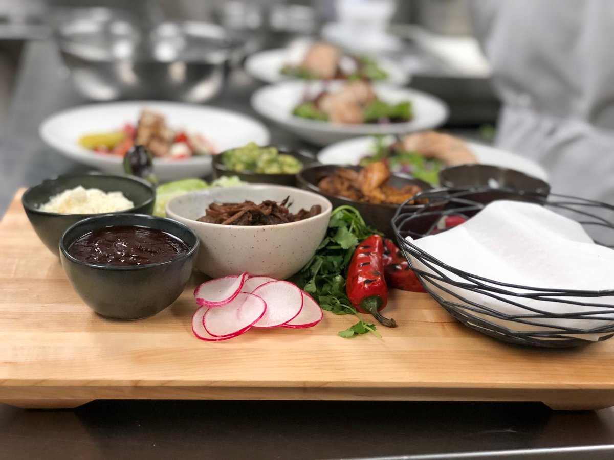 TFEATS's tweet photo. Have you tried our party boards in Bat and Barrel yet?! They're the perfect meal to munch on with friends, with features from @Barrio_Mpls, @ROWDYDOWbbQ, and @itsgreektomeMN! #BatAndBarrel #TwinsFood #DelawareNorth #GoTwins https://t.co/phnrAqiRQ6