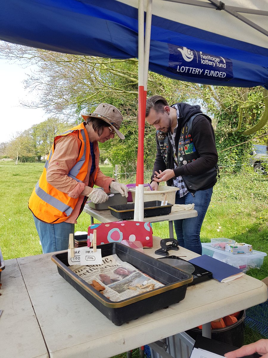 ZoeTomlinson2's tweet photo. Students returning and the trailer being loaded at the end of this week's dig. Great work everyone! #community #archaeology #har19 https://t.co/cysZHdQTVa