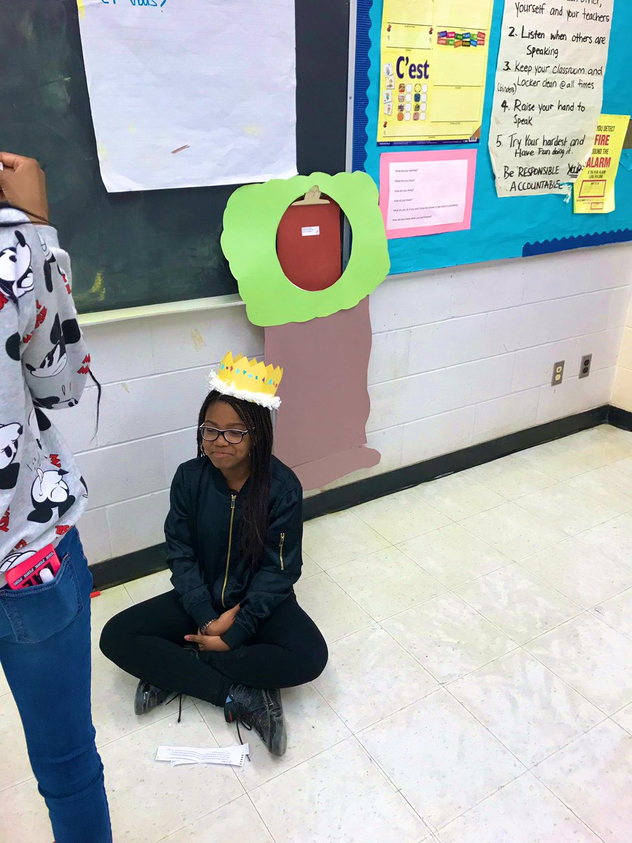 Mlle_Saini's tweet photo. Students were so excited today!! for their French play presentations of “L’arbre Ungali.” BRAVO! 👏 👏  #AIM #Frenchplay #hardworkpaysoff @DarcelSeniorPS @nikkimhutchison https://t.co/dbuYo3woGw