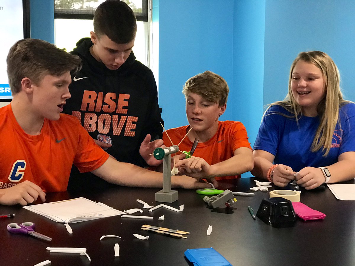 TheDrLLCoolJ's tweet photo. Peach by peach these @clantonmiddle students engineered their very own wind and water turbines! What a great day with even greater students and faculty! Thanks for an awesome two days! #GreenEngineers #RenewableEnergy #ChiltonCountySchools https://t.co/9adsVHv8Ep