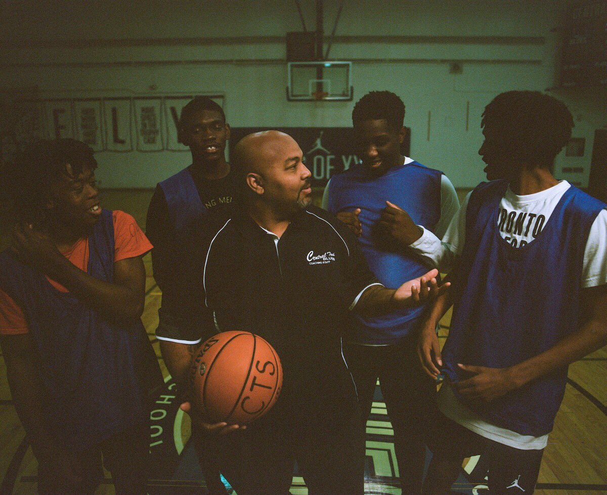 libaanstar1's tweet photo. Wrote a feature story on Kevin Jeffers, a man that is leaving an everlasting impact on the youth and high school basketball in the city. 

The Neighbourhood Godfather:

https://t.co/X9tvW7EqA6 https://t.co/rU3yfboOvC