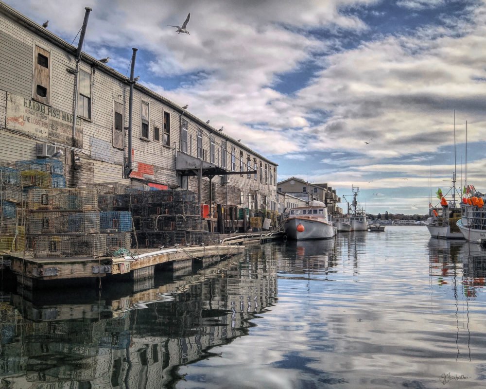 MagazineofMaine's tweet photo. "I was wandering the waterfront during a very high tide. It was an unusually calm afternoon and without much wind — the water became a perfect mirror."
📷 #HarborFishMarket, by Jane Fairbrother
Upload your #Maine photos for the chance to be featured. ➡️ https://t.co/RcxZKKfv1f https://t.co/7IDhsvs8fT