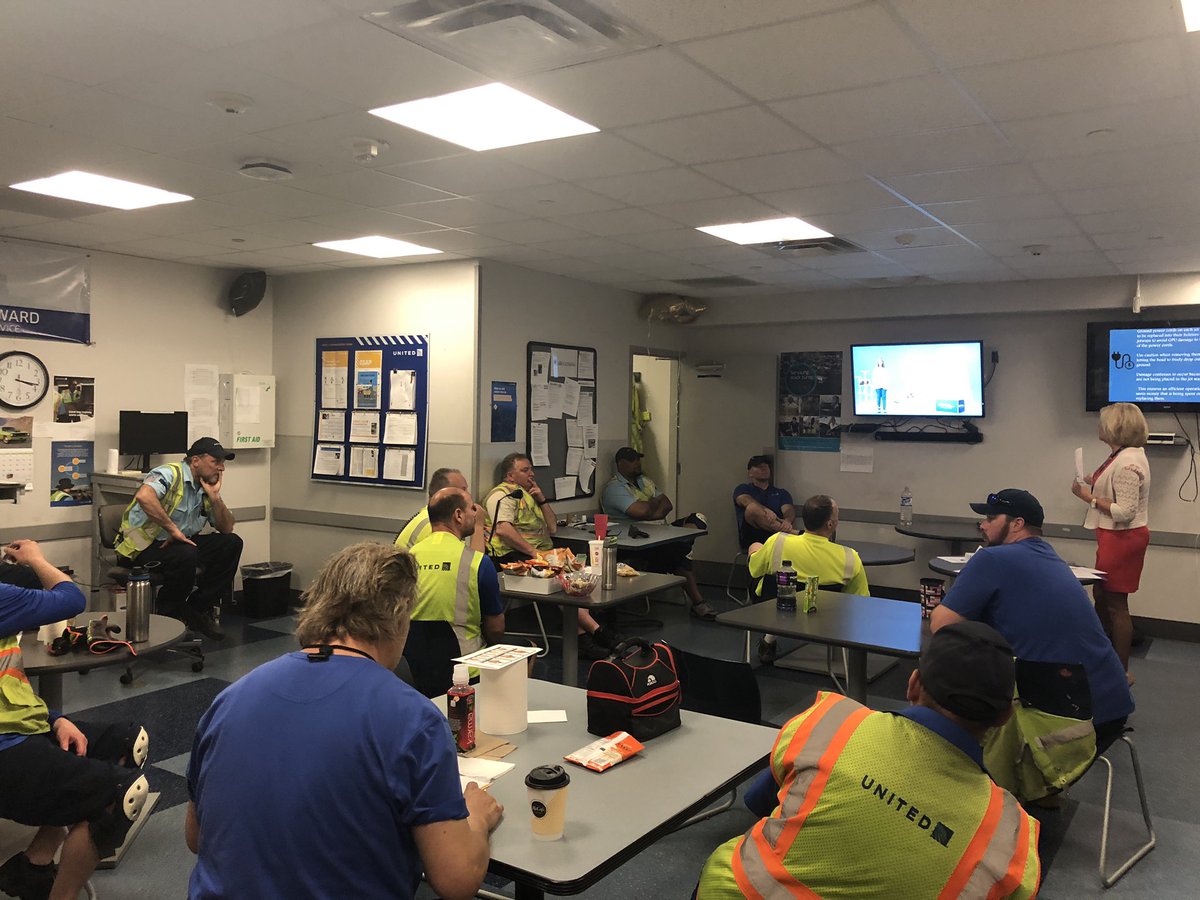 PM Monthly safety meeting in session and this team once again is engaged and all ears and know what’s important 😊@weareunited @PIT_JOANNE