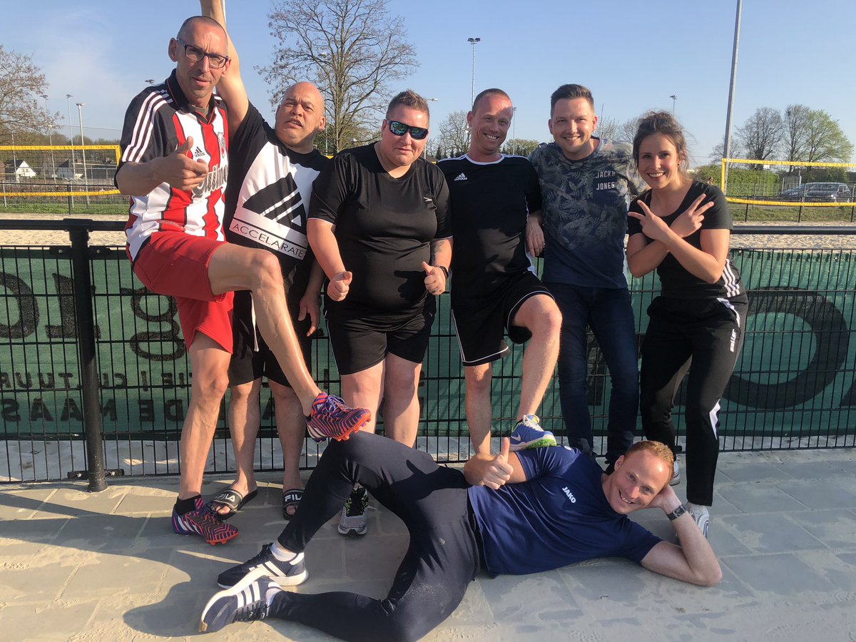 Sport en bewegen is niet alleen leuk, het verbroedert ook ontzettend goed! 🙏🏻🙌🏻💪🏻 <a href="/stDichterbij/">Stichting Dichterbij</a>