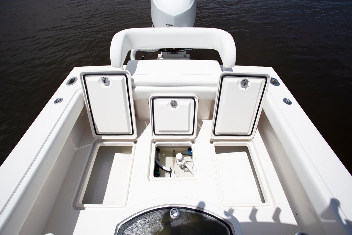 JupiterMarine's tweet photo. Two Garmin Displays ✔️
Flush Deck with storage ✔️
Second Station Tower ✔️
Upper Station Steering ✔️
Forward Seat with Cooler ✔️
40 Gallon Livewell ✔️
Stern Deck w/Stern Seat ✔️
⠀
The only thing left is ______. 🤔
⠀
#DesignYourJupiter #Jupiter25 #JupLife
. 📸: @FL_Sportsman ⠀ https://t.co/2eO8tlj3Pq