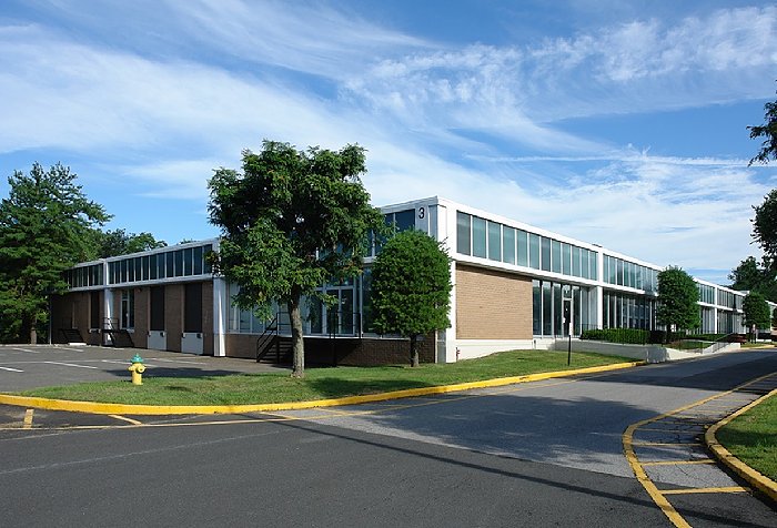 NY_Commercial's tweet photo. #Sublease

TOTAL AVAILABLE SPACE: +/- 72,055 SF
DOCKS &amp; DRIVE IN DOORS AVAILABLE
PARKING AVAILABLE
TRANSPORTATION - Westchester Bee-Line bus service to the Metro-North White Plains Train
LOCATION - Convenient highway access via Route 9A 
MANY PARK AMENITIES https://t.co/9k6LROUdE2