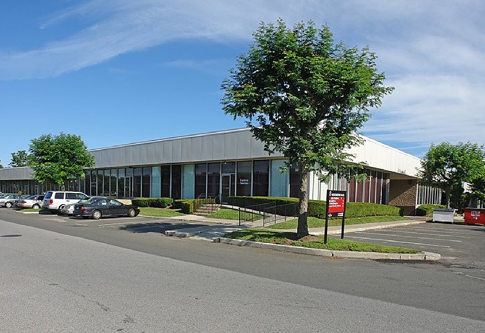 NY_Commercial's tweet photo. #Sublease

TOTAL AVAILABLE SPACE: +/- 72,055 SF
DOCKS &amp; DRIVE IN DOORS AVAILABLE
PARKING AVAILABLE
TRANSPORTATION - Westchester Bee-Line bus service to the Metro-North White Plains Train
LOCATION - Convenient highway access via Route 9A 
MANY PARK AMENITIES https://t.co/9k6LROUdE2