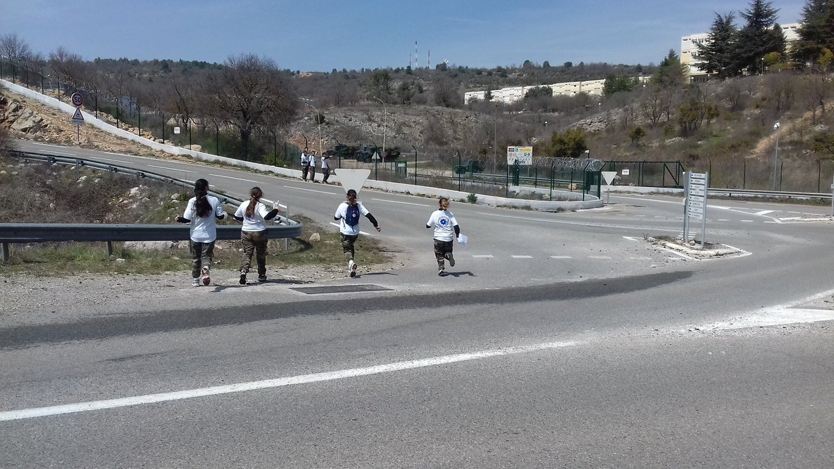 Sur le site de Canjuers et à l'occasion de leur camp, les cadets de la Defense du Var ont porté haut les couleurs du @BleuetFrance lors d'une Course d'orientation mémorielle organisée par le DMD83
#DevoirDeMémoire 
@CDC_21eRIMa @519eGTM @Uiisc7 #1erRCA @54e_ra @MarineNationale