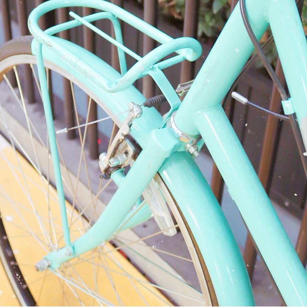 readyforwhit's tweet photo. A BICYCLE. WHAT DOES IT MEAN? OR IS IT JUST A PRETTY THING? HALP.
#tswift #taylorswiftfan #taylorswift #taylor #ts #ts7 #taylor_swift #reptour #reputationstadiumtour #reputation #reputationtour #rep #photooftheday #swift #missswift #followme https://t.co/Kv3i2rhC5C