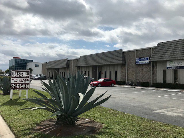 ReichelRealty's tweet photo. 10,000SF office warehouse for lease at 4390 Westroads Drive in Riviera Beach, FL. 
#CommercialRealEstate #ForLease https://t.co/f59KTpkq0b