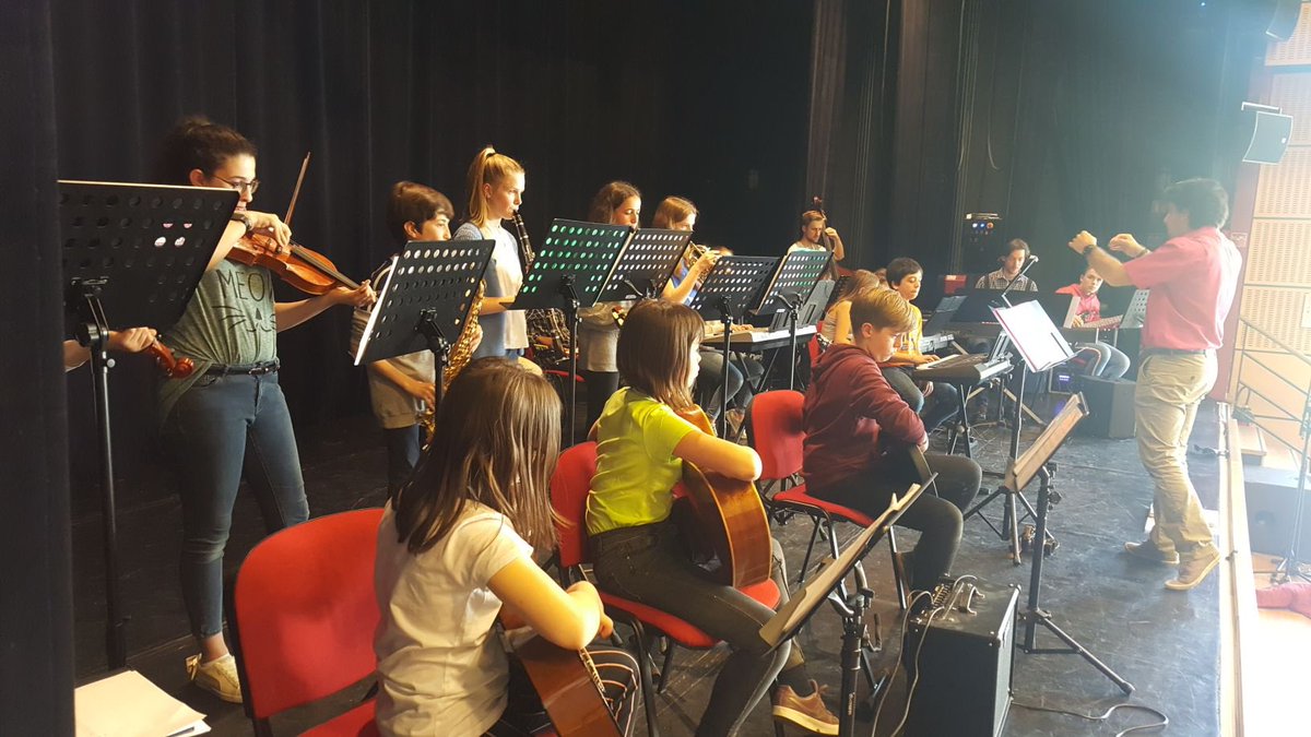 ArthurChaussy's tweet photo. Notre chorale en répétition à #Chevry Cossigny à la #marmite avant une belle représentation ce soir. Final au #Safran à la fin de l’année scolaire. #merci à la mairie de #chevrycossigny de nous accueillir. @Jonathan_Wofsy @algael77 https://t.co/rsJOhaHuLt