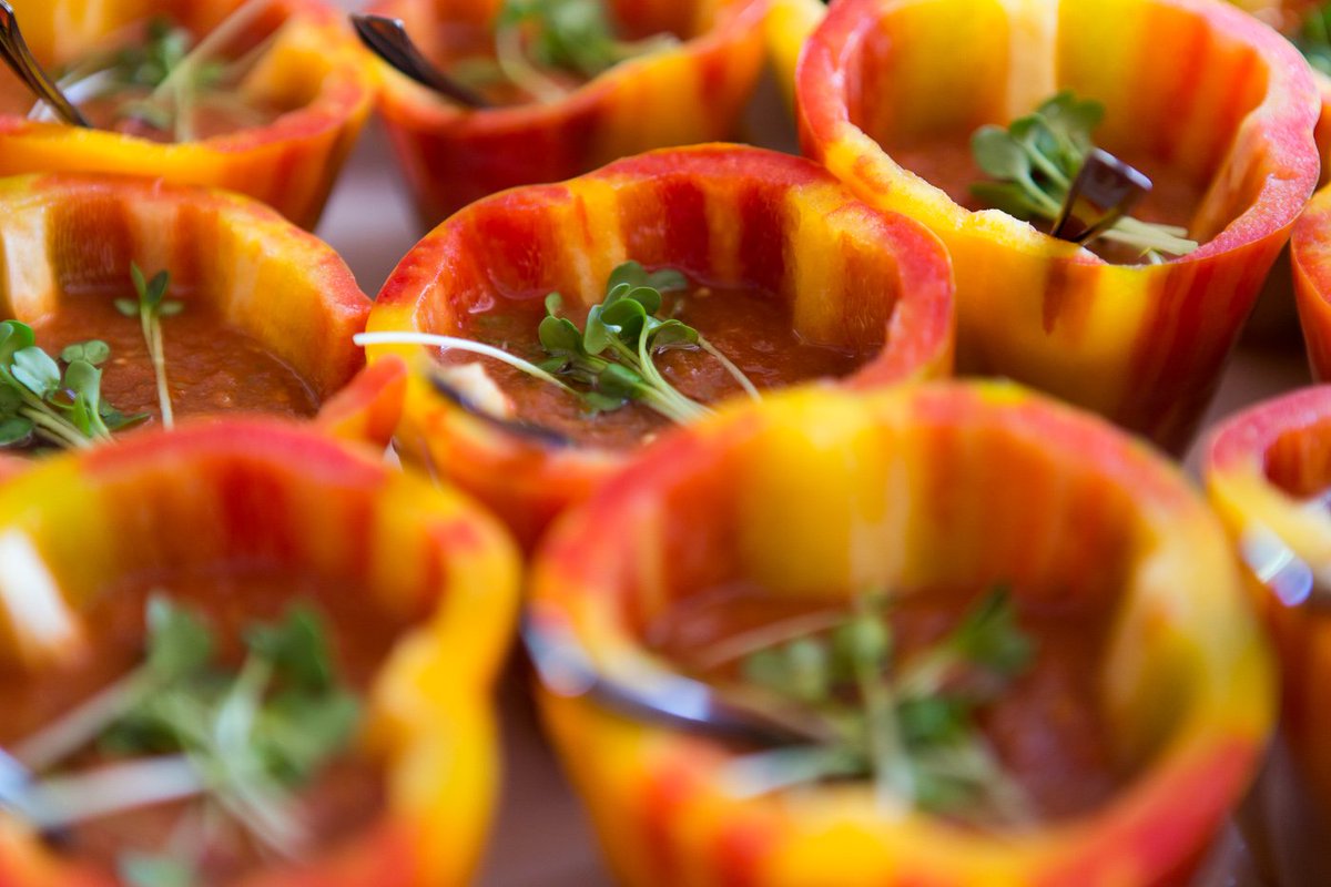 Eastern is the time to celebrate life 🐣. Enjoya pepper is the most colorful and tasteful bell-pepper to dazzle your family and friends with. Try this Gazpacho with roasted Enjoya recipe for example.

#easter #eastersunday #easterweekend #brunch #foodstagram #foodlover