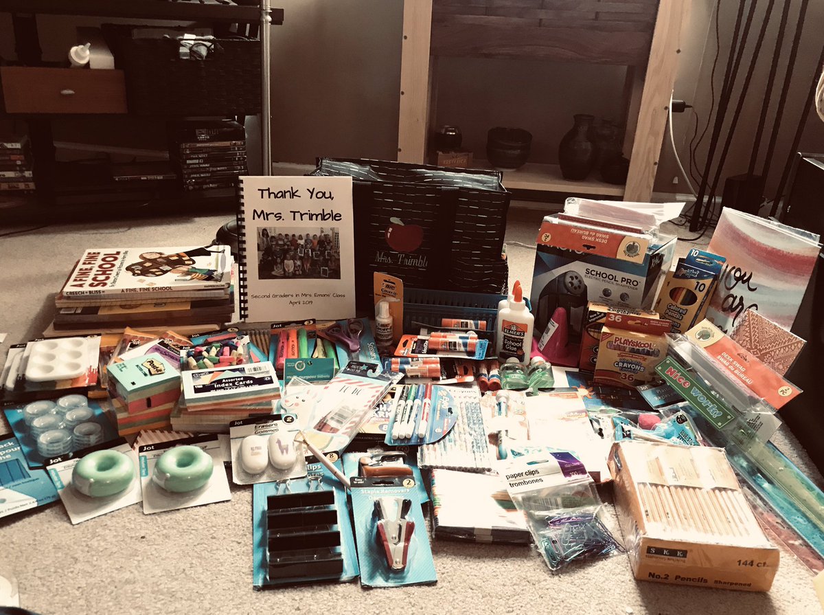 MrsN_Trimble's tweet photo. It’s safe to say, I had the best group of kids and cooperating teacher for my student teaching experience. They surprised me with this gift today, after secretly bringing in supplies for weeks! #beyondGrateful #futureTeacher #feelingthelove #2ndgrade https://t.co/o8XtSanj7c
