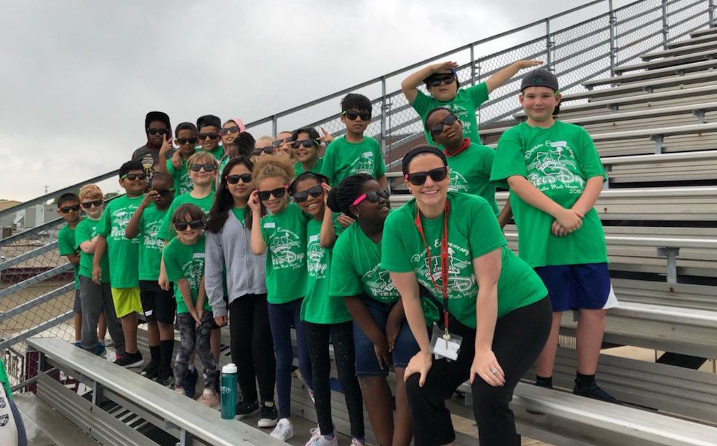MrsFoskey's tweet photo. Foskey's Flossin' Fashion Squad 🤙🏻 #wearedegan #wecute #challengeday https://t.co/wXUMylqrN3