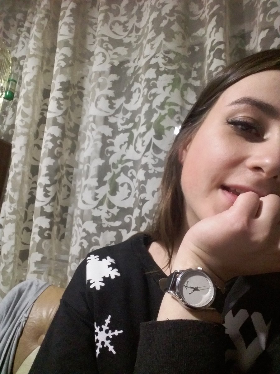 helenbeat8's tweet photo. Степень близости между людьми определяется уютностью молчания🙊😌😇😊 https://t.co/g0V2mp2cv9