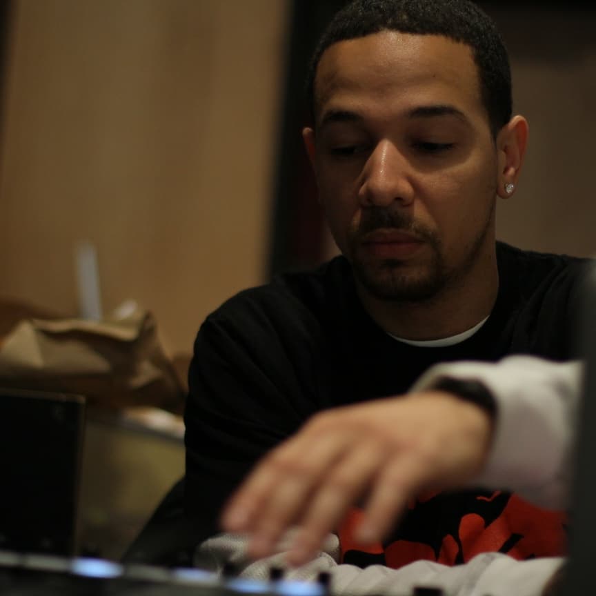 TheShiftBOS's tweet image. #tbt to the sixth Shift with @MelksPRODUCER.

We're back next Saturday with @16bitspit for number thirteen at Union Sound.

MELKS tape: audiomack.com/album/ar-class…

#TheShiftBOS #RepNewEngland