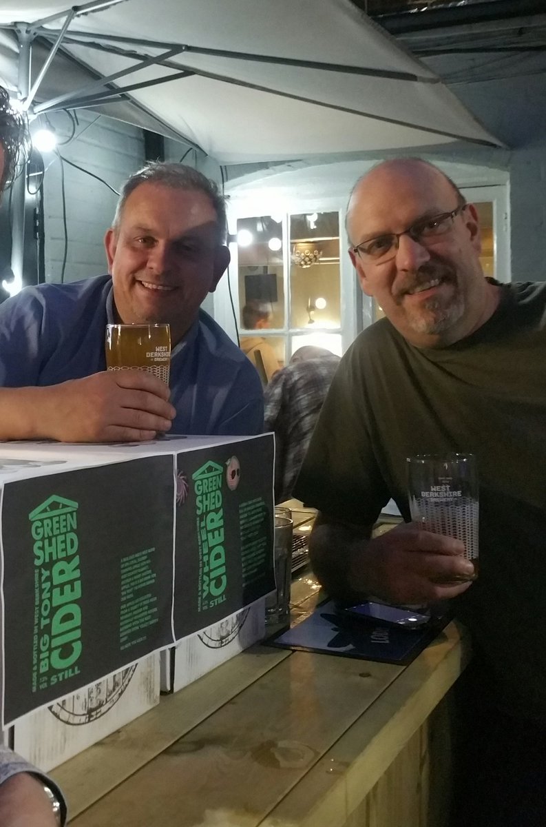 3ShiresCider's tweet photo. Launch night at @cathwheelnew for 'Wheel' Cider - a blend specifically created in The Catherine Wheel, Newbury by the 2 Dave's (@greenshedcider & @crazydavescider) & landlord Warwick Heskins - not forgetting 'Big Tony' which also launches this weekend
#RealCider #WheelCider https://t.co/XIYx5iuydS