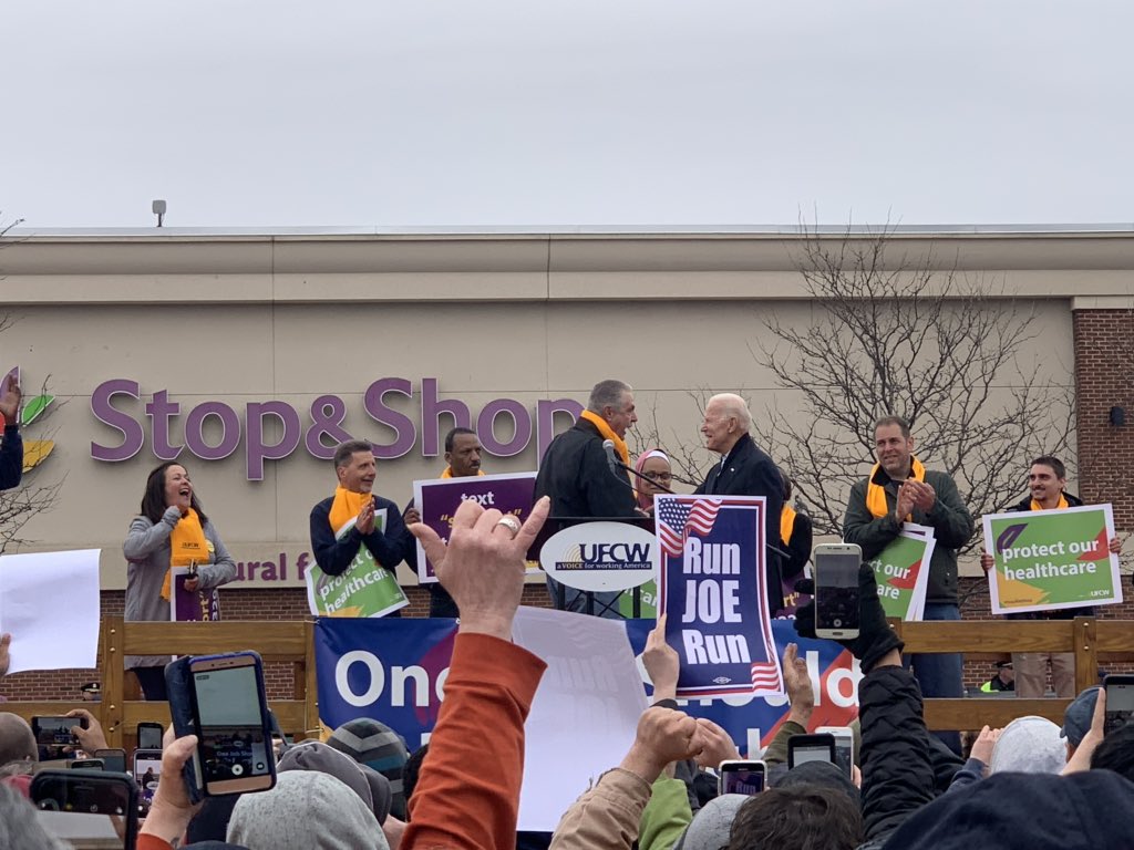 LabordeEdgard's tweet image. @JoeBiden standing with @StopDontShop workers: corporate America didn’t build America, YOU DID #middleclassvalues Shame on @StopandShop