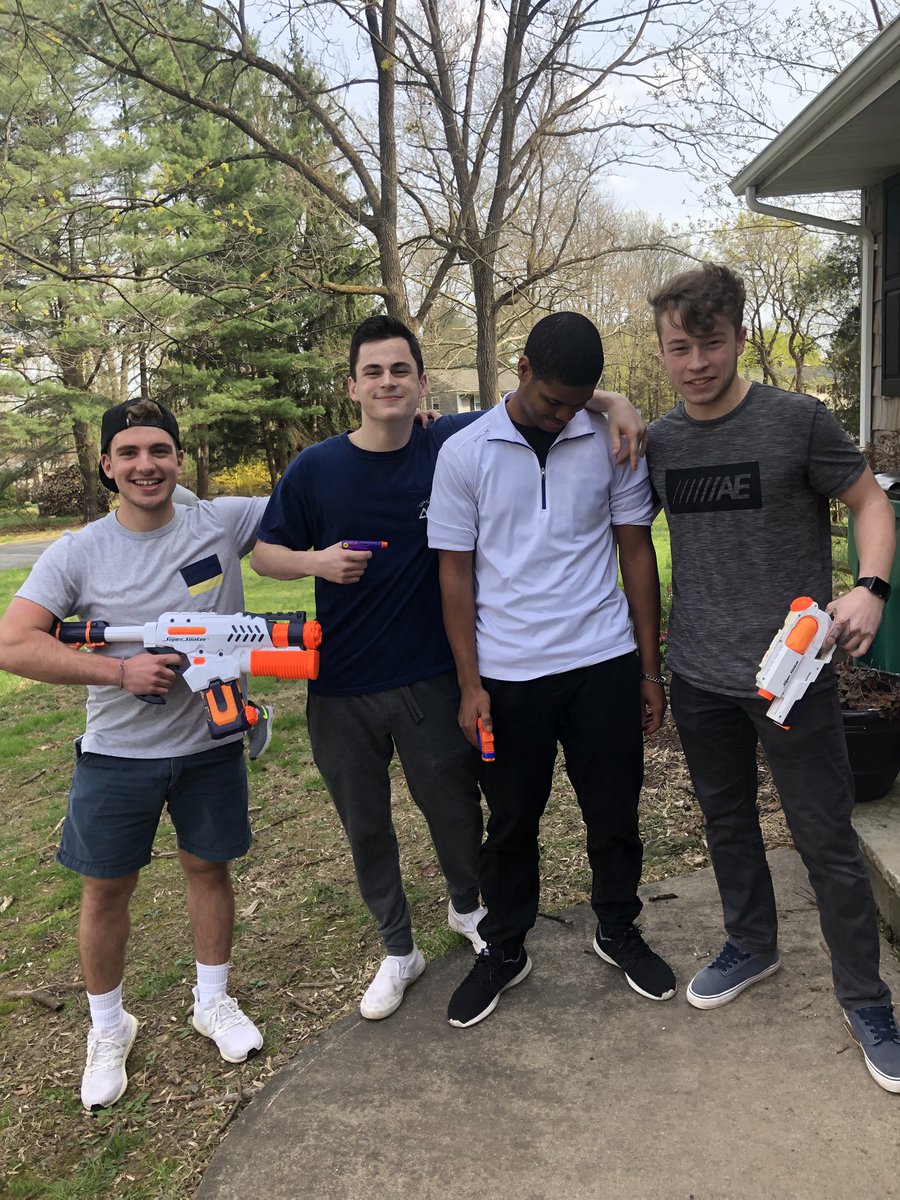 JamesCoussoule's tweet photo. The king lost his crown, just the queen to go. Splash splash up 3-1 @HCWaterWars2k19 https://t.co/eg9YAaqHtq