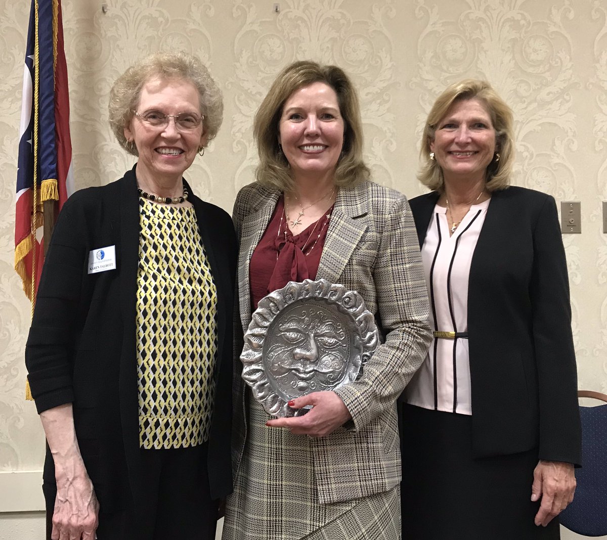 AkronRoundtable's tweet photo. It was a pleasure to hear from @GinaDrosos at today’s @AkronRoundtable! Her clear vision for @SignetJewelers is setting the company on a course for success. Special thanks to our luncheon sponsor, Cedarwood. https://t.co/BX2XkL9HUG