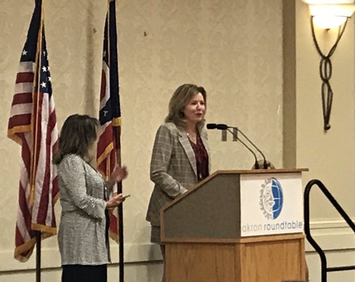 AkronRoundtable's tweet photo. It was a pleasure to hear from @GinaDrosos at today’s @AkronRoundtable! Her clear vision for @SignetJewelers is setting the company on a course for success. Special thanks to our luncheon sponsor, Cedarwood. https://t.co/BX2XkL9HUG