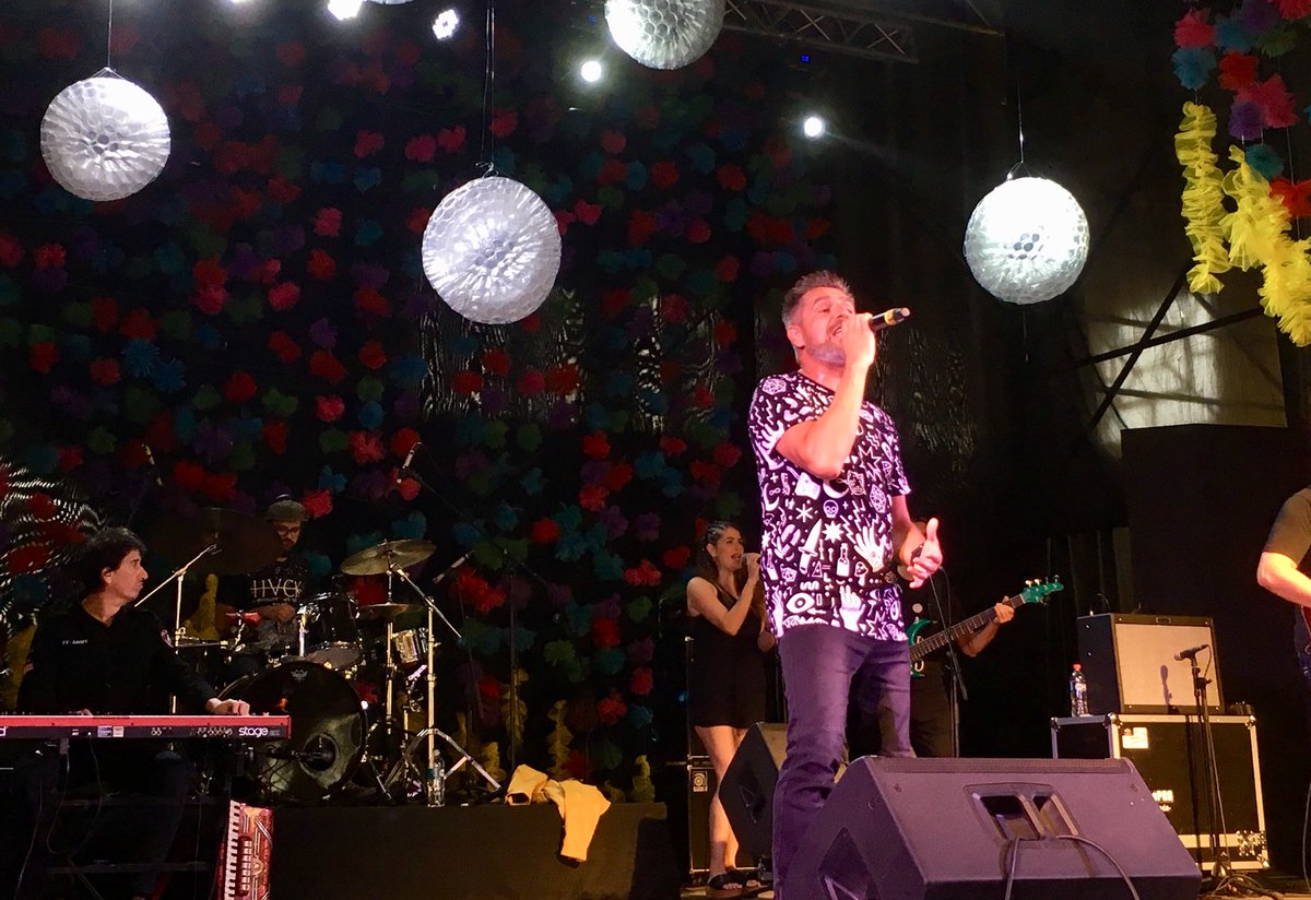 🎶El Escenario Zitarrosa arrancó con todo junto a <a href="/cocoechague/">Coco Echagüe</a> y Banda. 

🎸 #CriollaDelPrado