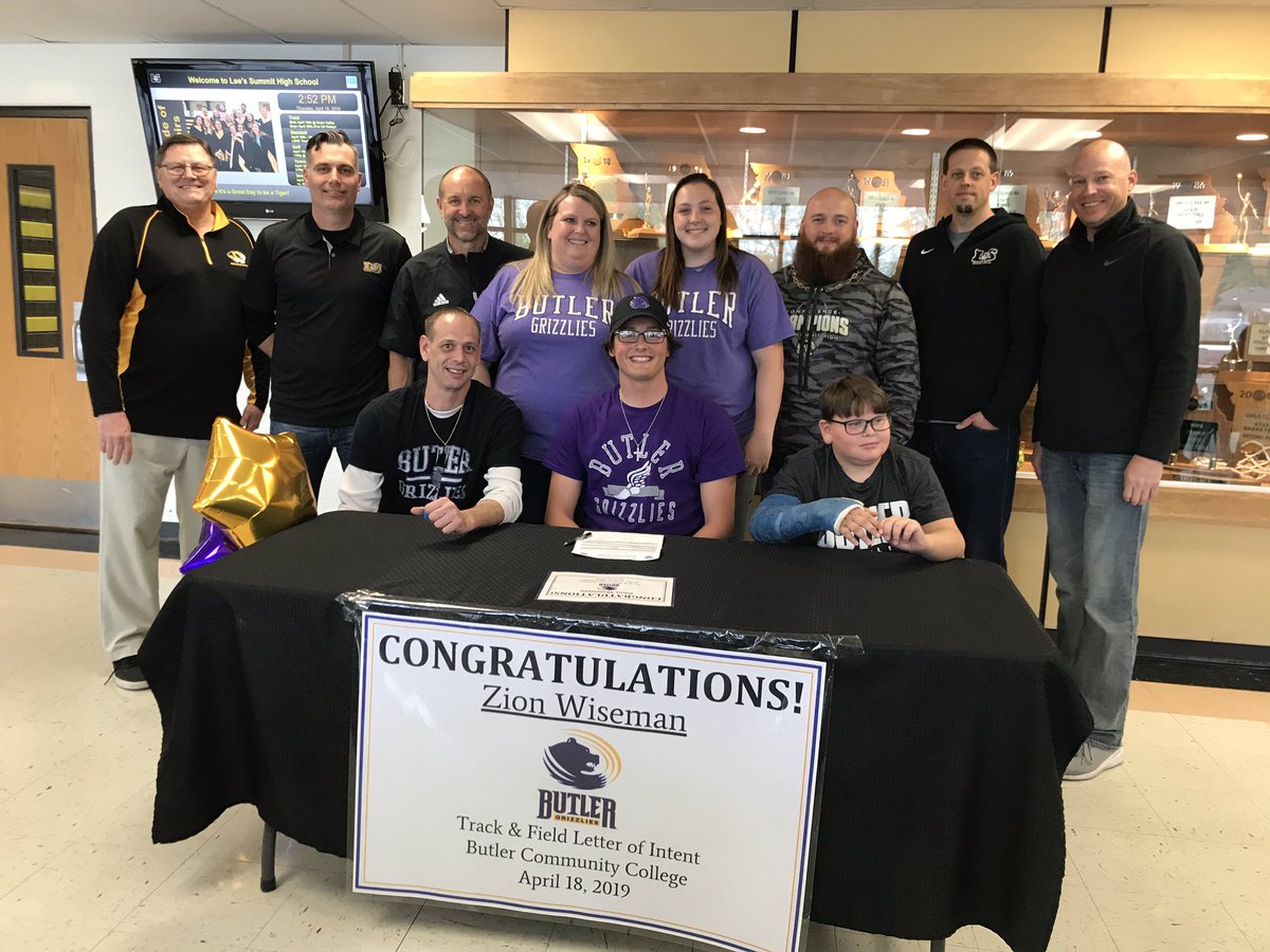 LSHSAthletics's tweet photo. Congratulations Sam Lock &amp; Zion Wiseman! So proud of all that you have accomplished. Good luck at the next level. #makeusproud https://t.co/h94ogvL7pP