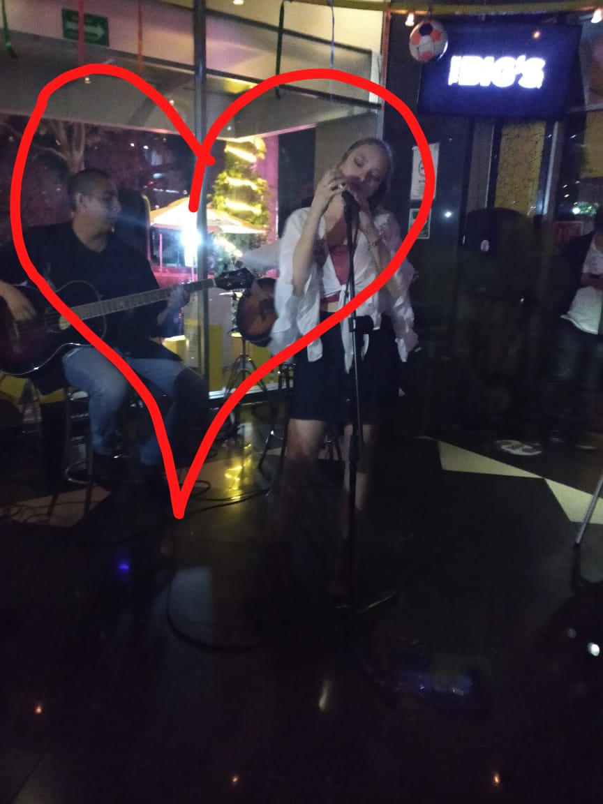 Diegosuajrio's tweet photo. Sólo quiero pasar a compartir mi felicidad. Esa personita de ahí me hace muy feliz y ahdhqjdhqj en mi panza, cabeza y corazón. https://t.co/YK9hsHR67A